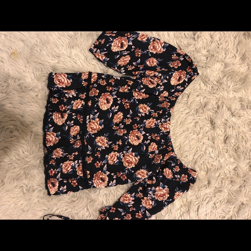 American Eagle floral blouse